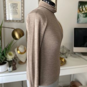Ribbed knit turtleneck
